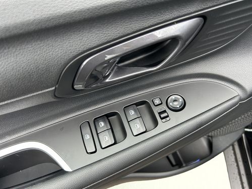 https://csb-strapi-files.fsn1.your-objectstorage.com/inventory-cars/images/3604d1fc28fb745a86e732ec65f4765e487f1c08/11_500_4549.jpg