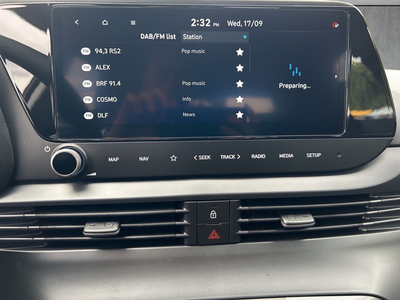 https://csb-strapi-files.fsn1.your-objectstorage.com/inventory-cars/images/3604d1fc28fb745a86e732ec65f4765e487f1c08/22_1280_8836.jpg