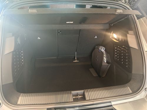 https://csb-strapi-files.fsn1.your-objectstorage.com/inventory-cars/images/3668041a9d3b2f1ea3565e33e7f85c4afad2f3cc/17_500_2870.jpg