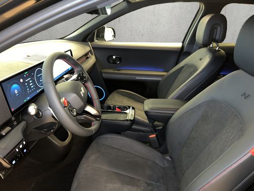 https://csb-strapi-files.fsn1.your-objectstorage.com/inventory-cars/images/366dec1db3239344451d50cf5e3673ade3a8408d/10_500_2090.jpg