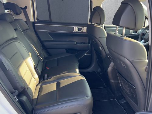 https://csb-strapi-files.fsn1.your-objectstorage.com/inventory-cars/images/368ac2ad394d060a453e5337d7c1386c16d7eac5/19_500_9829.jpg