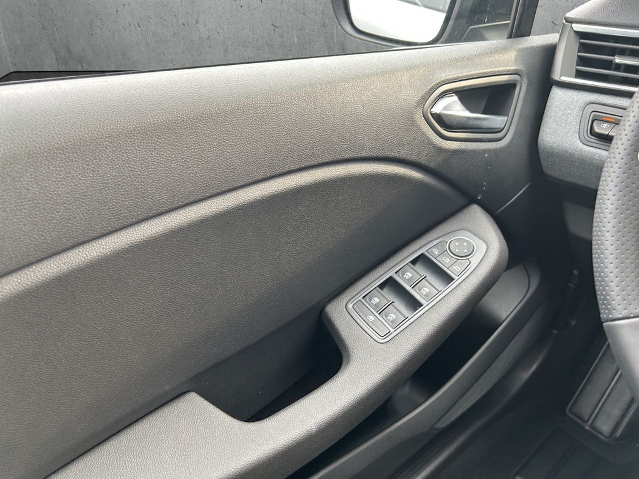 https://csb-strapi-files.fsn1.your-objectstorage.com/inventory-cars/images/37bfbda042c826a034e0217822aa447f587b70e4/18_1280_6734.jpg