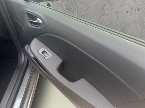 https://csb-strapi-files.fsn1.your-objectstorage.com/inventory-cars/images/37bfbda042c826a034e0217822aa447f587b70e4/31_500_1979.jpg