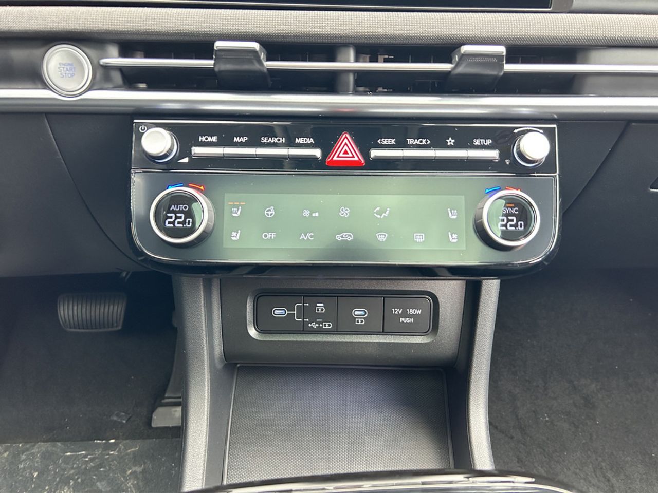 https://csb-strapi-files.fsn1.your-objectstorage.com/inventory-cars/images/37c635664e7839fcc0a1a0864875f079d4f0f853/21_1280_1439.jpg