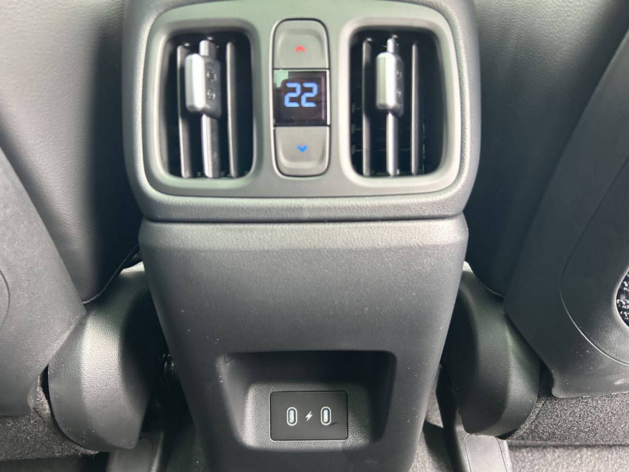 https://csb-strapi-files.fsn1.your-objectstorage.com/inventory-cars/images/37c635664e7839fcc0a1a0864875f079d4f0f853/22_1280_2507.jpg