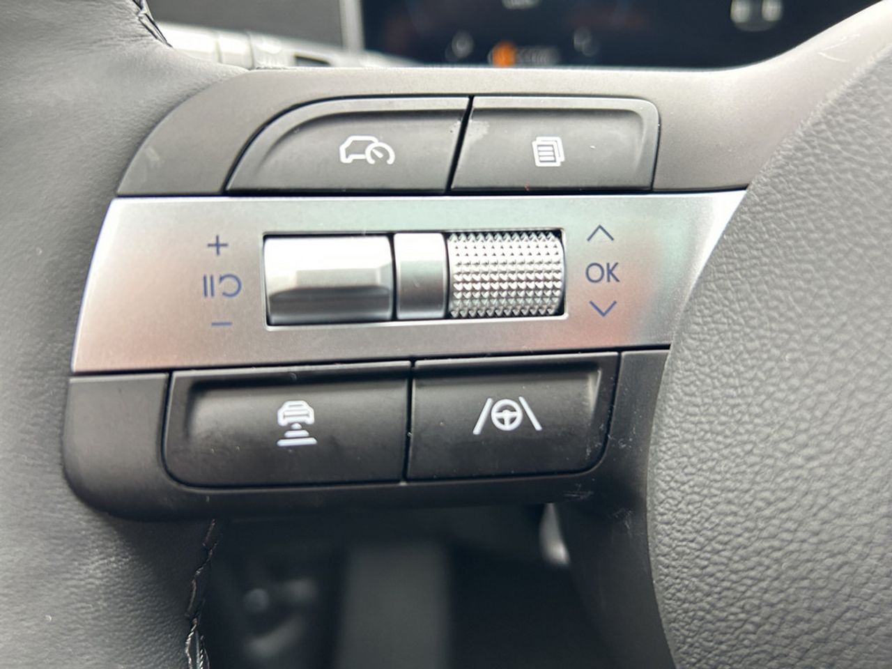 https://csb-strapi-files.fsn1.your-objectstorage.com/inventory-cars/images/37c635664e7839fcc0a1a0864875f079d4f0f853/33_1280_9221.jpg