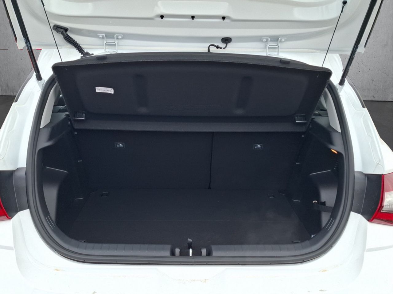 https://csb-strapi-files.fsn1.your-objectstorage.com/inventory-cars/images/37c961abacf1b0f567e503b0b7bf3ecd2c41e7a6/18_1280_5345.jpg
