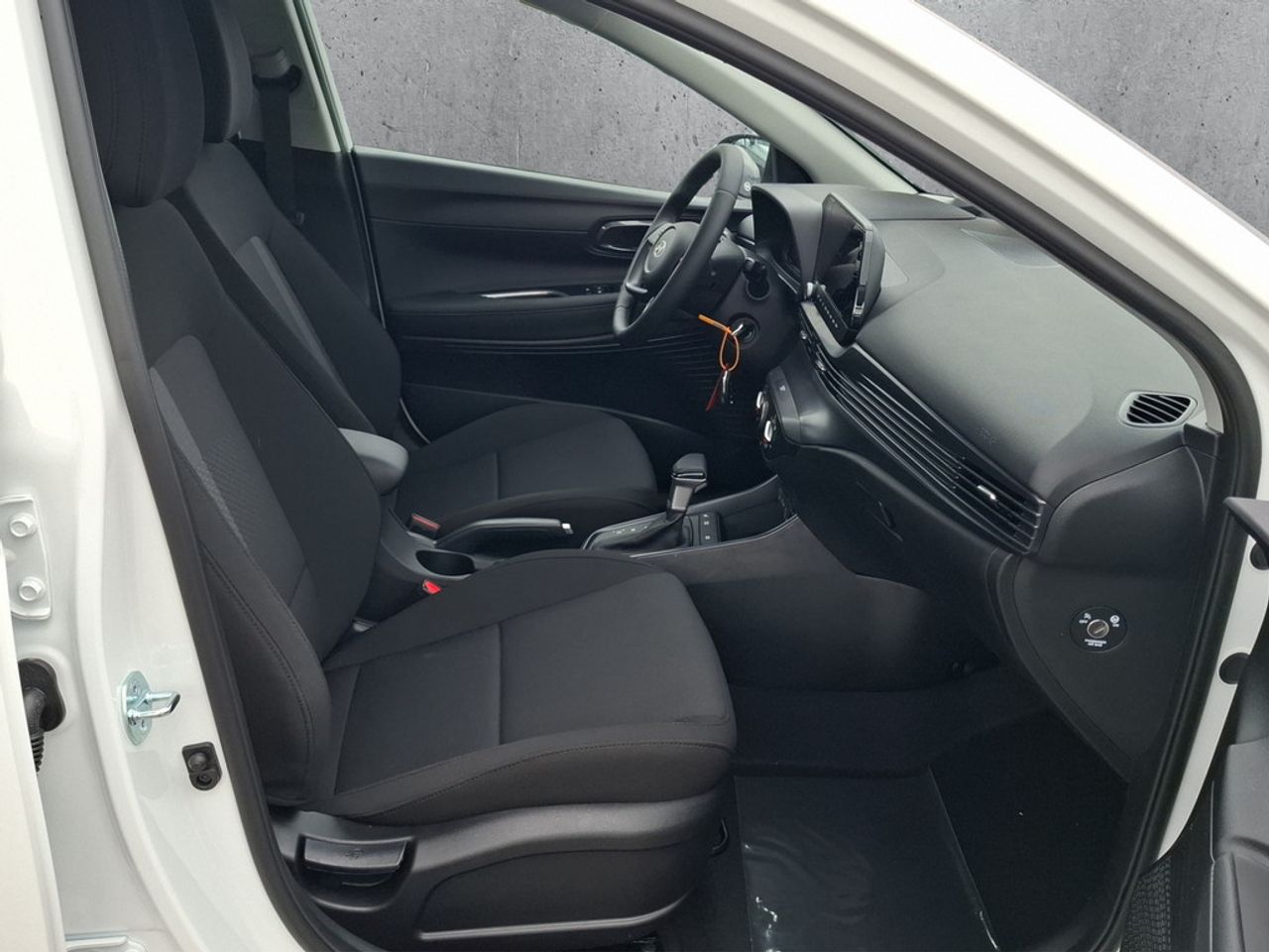 https://csb-strapi-files.fsn1.your-objectstorage.com/inventory-cars/images/37c961abacf1b0f567e503b0b7bf3ecd2c41e7a6/20_1280_4405.jpg