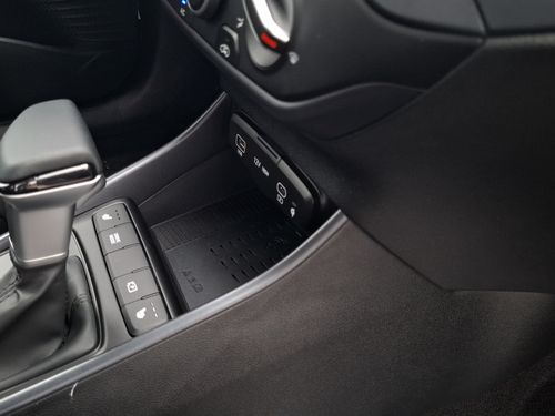 https://csb-strapi-files.fsn1.your-objectstorage.com/inventory-cars/images/37c961abacf1b0f567e503b0b7bf3ecd2c41e7a6/21_500_1097.jpg