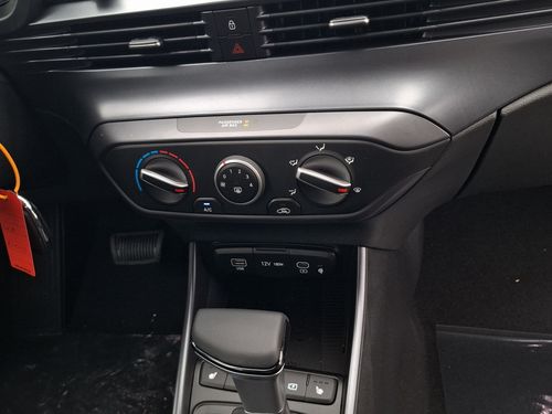 https://csb-strapi-files.fsn1.your-objectstorage.com/inventory-cars/images/37c961abacf1b0f567e503b0b7bf3ecd2c41e7a6/22_500_9092.jpg