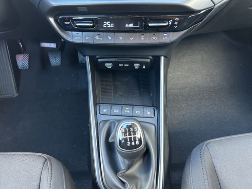https://csb-strapi-files.fsn1.your-objectstorage.com/inventory-cars/images/3a034deb41e16ac4a6629ca20d6e248925bd9183/18_500_4718.jpg