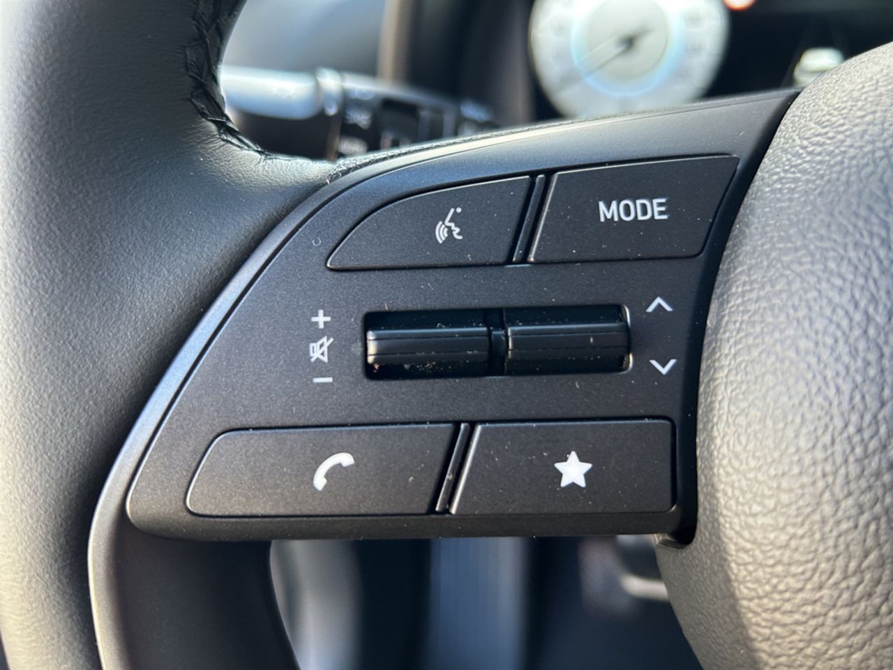 https://csb-strapi-files.fsn1.your-objectstorage.com/inventory-cars/images/3a034deb41e16ac4a6629ca20d6e248925bd9183/32_1280_5483.jpg