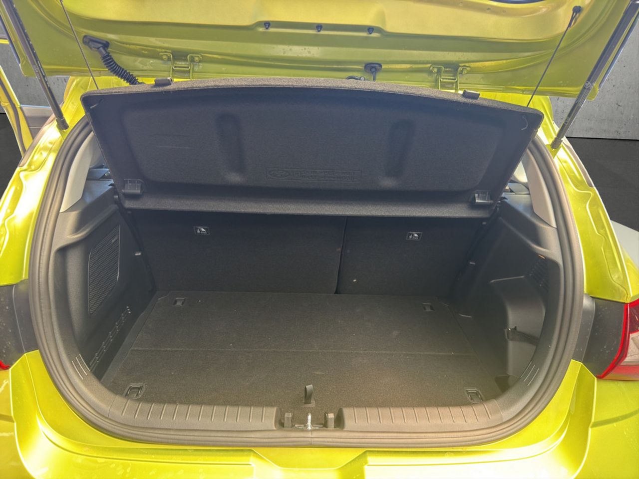 https://csb-strapi-files.fsn1.your-objectstorage.com/inventory-cars/images/3bc8c92b1424220c7076249d760de2a901b08ebe/18_1280_8670.jpg