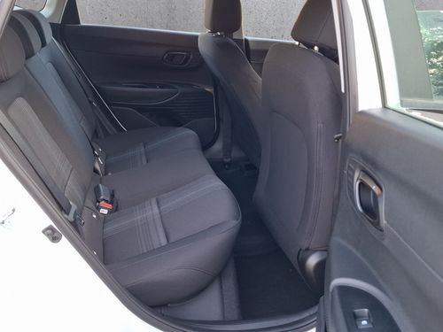 https://csb-strapi-files.fsn1.your-objectstorage.com/inventory-cars/images/3be9ae5e71a84e1e4357b496c886be014571ef59/19_500_4477.jpg