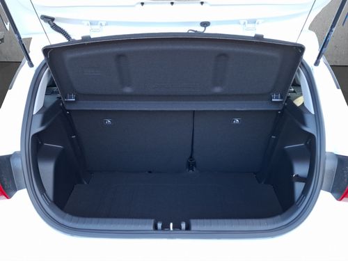 https://csb-strapi-files.fsn1.your-objectstorage.com/inventory-cars/images/3be9ae5e71a84e1e4357b496c886be014571ef59/19_500_8167.jpg