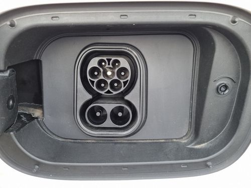 https://csb-strapi-files.fsn1.your-objectstorage.com/inventory-cars/images/3c97c40de72f1746ab1b3be8f1ed9959f37cb6e9/17_500_6481.jpg