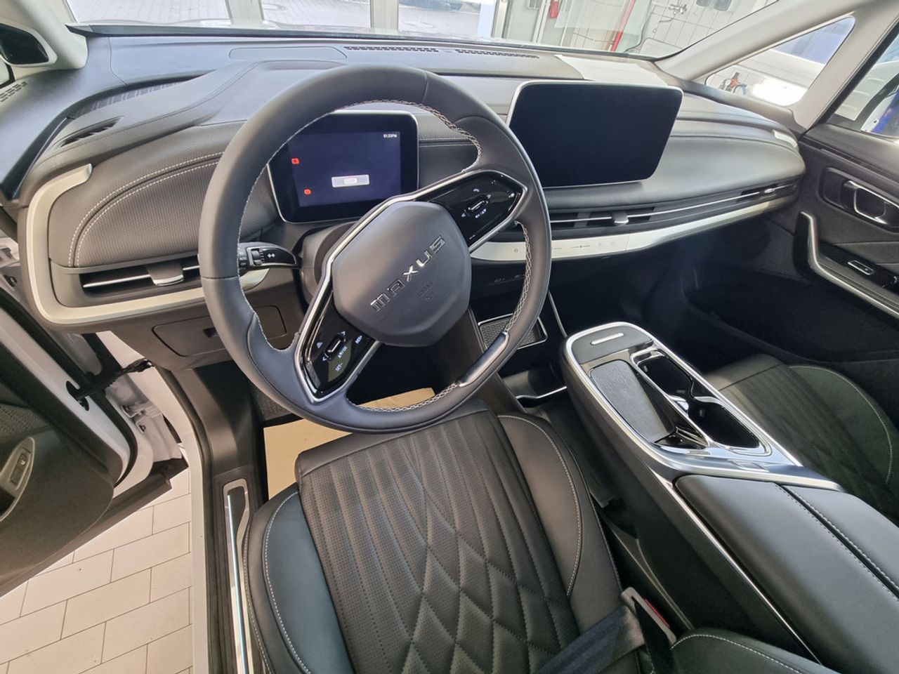 https://csb-strapi-files.fsn1.your-objectstorage.com/inventory-cars/images/3c97c40de72f1746ab1b3be8f1ed9959f37cb6e9/6_1280_3939.jpg