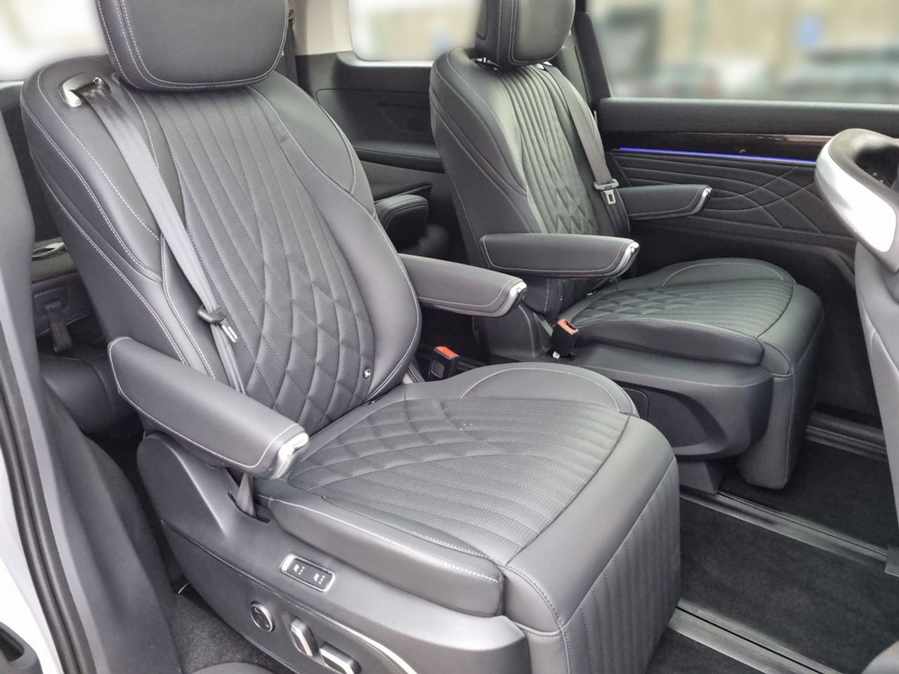 https://csb-strapi-files.fsn1.your-objectstorage.com/inventory-cars/images/3c97c40de72f1746ab1b3be8f1ed9959f37cb6e9/9_1280_3412.jpg