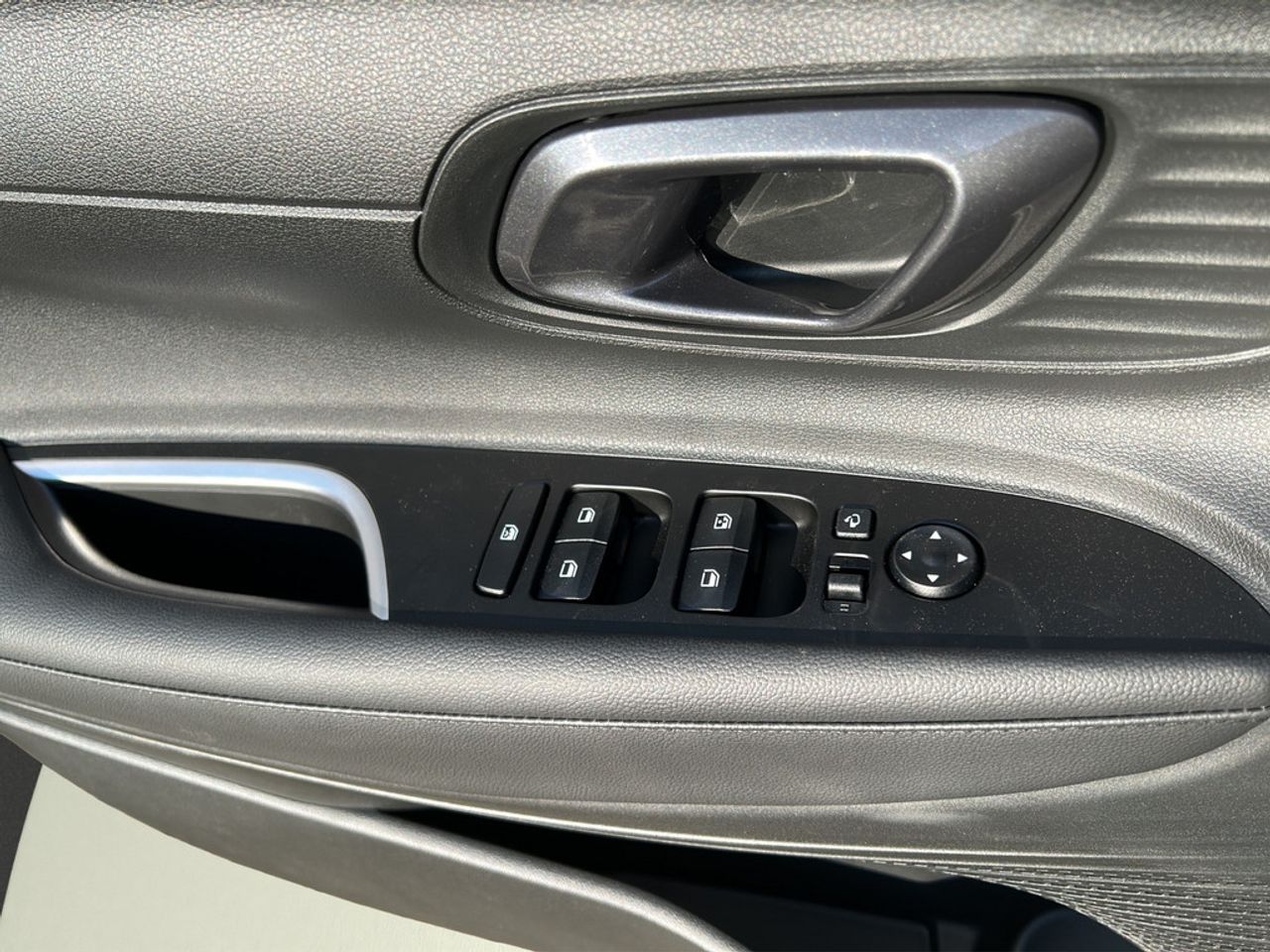 https://csb-strapi-files.fsn1.your-objectstorage.com/inventory-cars/images/3cb33e5b2a3e7ddbf8fb0ab3ee68d310646afa0d/13_1280_5081.jpg
