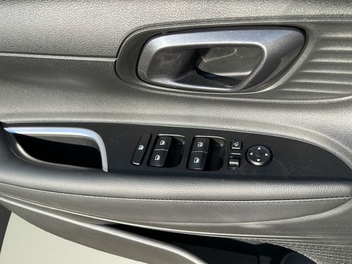 https://csb-strapi-files.fsn1.your-objectstorage.com/inventory-cars/images/3cb33e5b2a3e7ddbf8fb0ab3ee68d310646afa0d/13_500_8135.jpg