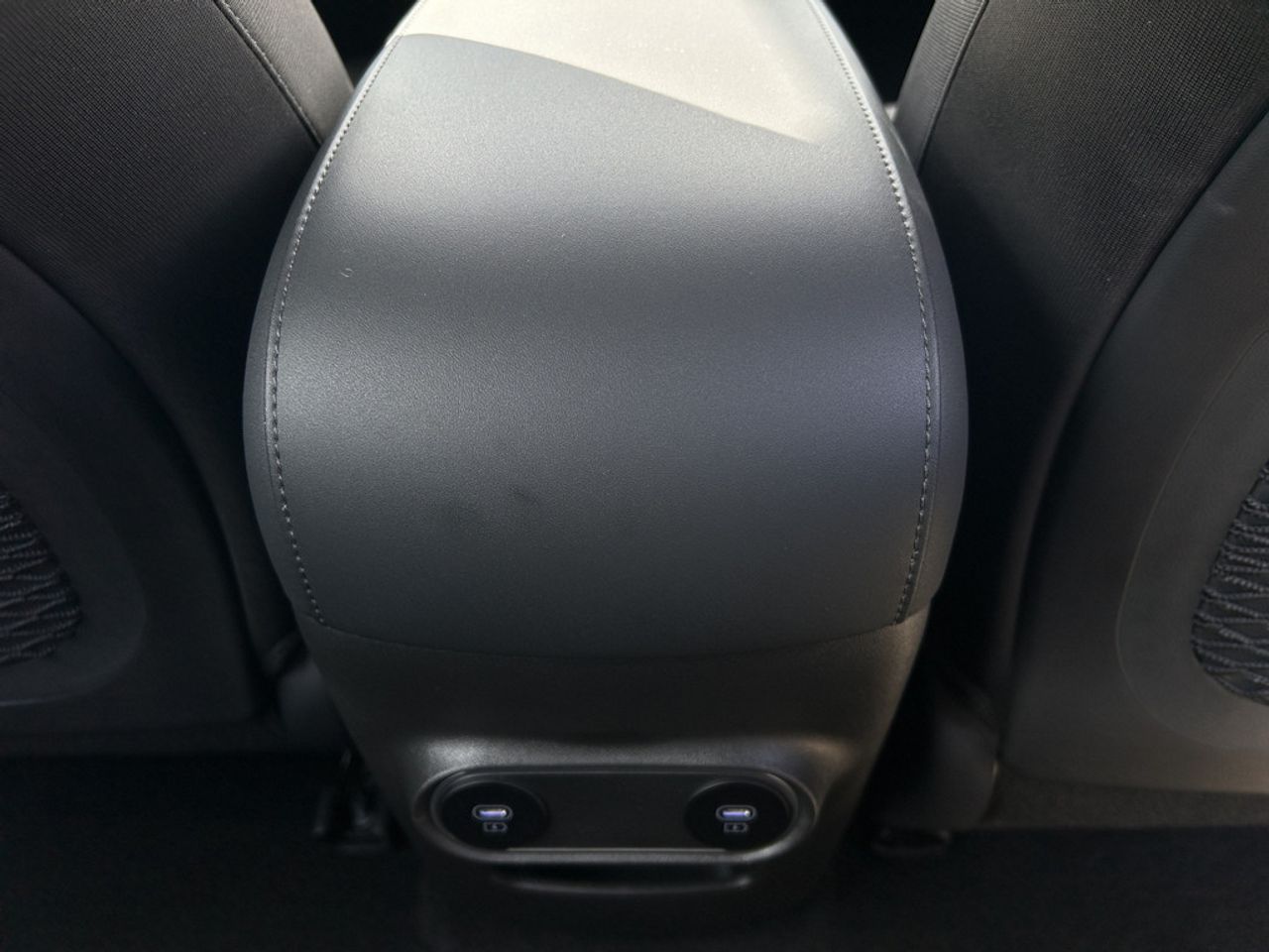 https://csb-strapi-files.fsn1.your-objectstorage.com/inventory-cars/images/3cfdf8528d2c9ef348b345a77259ac0ad3a9d3a4/22_1280_6312.jpg