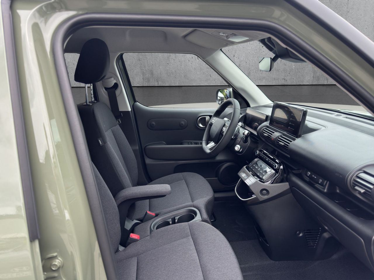 https://csb-strapi-files.fsn1.your-objectstorage.com/inventory-cars/images/3d1df8a82d352f6c6d4fbf1f40921a1a024cfa71/13_1280_5586.jpg