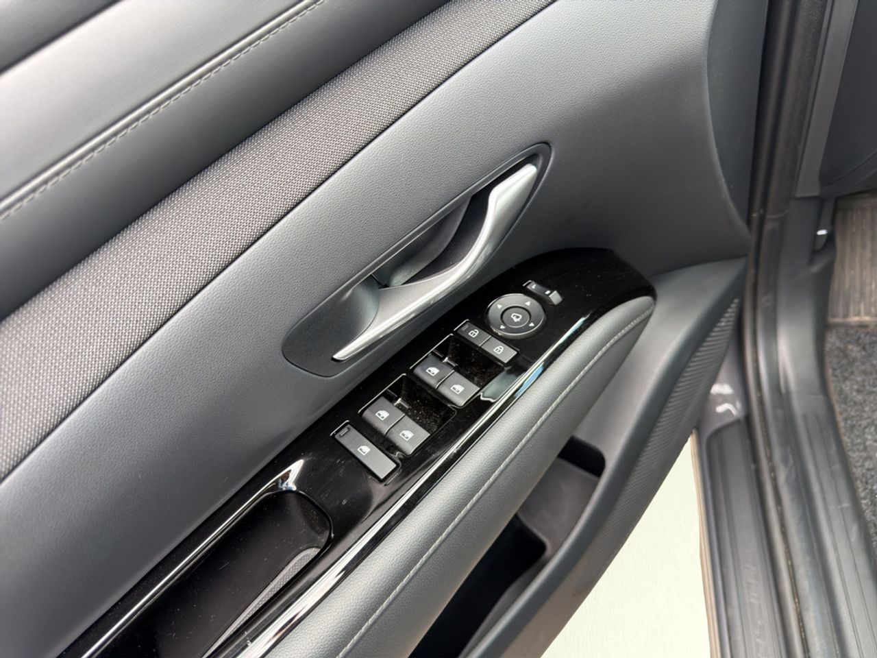 https://csb-strapi-files.fsn1.your-objectstorage.com/inventory-cars/images/3fbef2a3457900d657b469e9c16fb77e0d2a8029/11_1280_5575.jpg