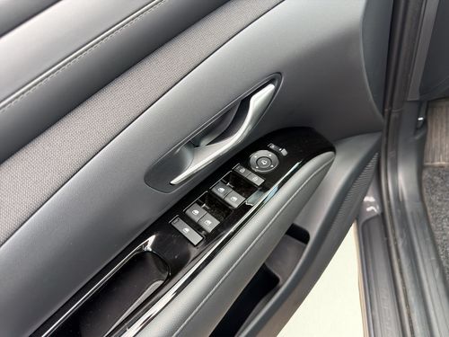 https://csb-strapi-files.fsn1.your-objectstorage.com/inventory-cars/images/3fbef2a3457900d657b469e9c16fb77e0d2a8029/11_500_2774.jpg