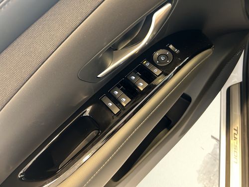https://csb-strapi-files.fsn1.your-objectstorage.com/inventory-cars/images/3fc5eab263b29853248d95595eade54882c79bb5/19_500_2252.jpg