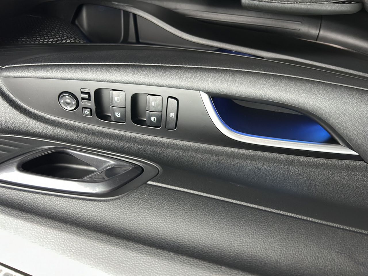 https://csb-strapi-files.fsn1.your-objectstorage.com/inventory-cars/images/40908e0fa0937e5c8068a050e663d48e22d8f8ab/11_1280_3089.jpg