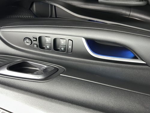 https://csb-strapi-files.fsn1.your-objectstorage.com/inventory-cars/images/40908e0fa0937e5c8068a050e663d48e22d8f8ab/11_500_5614.jpg