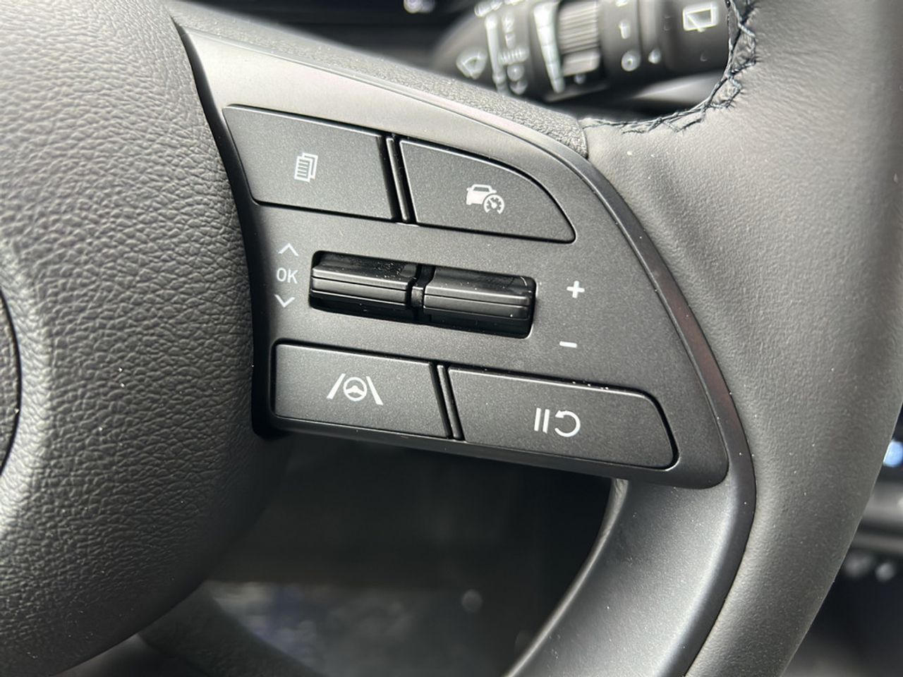 https://csb-strapi-files.fsn1.your-objectstorage.com/inventory-cars/images/40908e0fa0937e5c8068a050e663d48e22d8f8ab/22_1280_2200.jpg