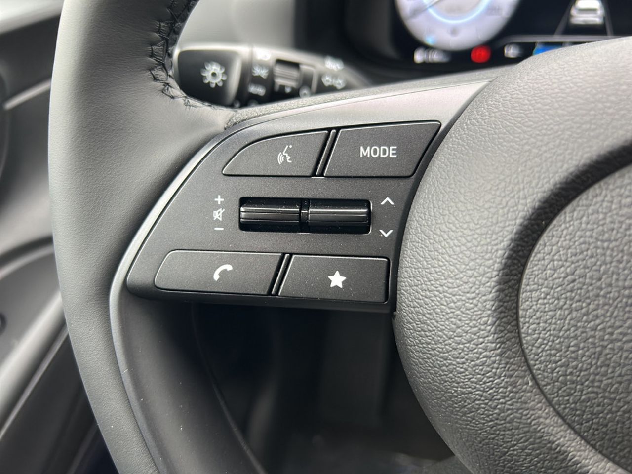 https://csb-strapi-files.fsn1.your-objectstorage.com/inventory-cars/images/40908e0fa0937e5c8068a050e663d48e22d8f8ab/23_1280_2663.jpg