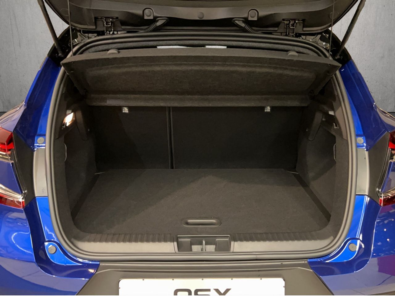https://csb-strapi-files.fsn1.your-objectstorage.com/inventory-cars/images/412cfbaf167c6c06523ee5911cd4860f6aedfc5c/17_1280_5785.jpg