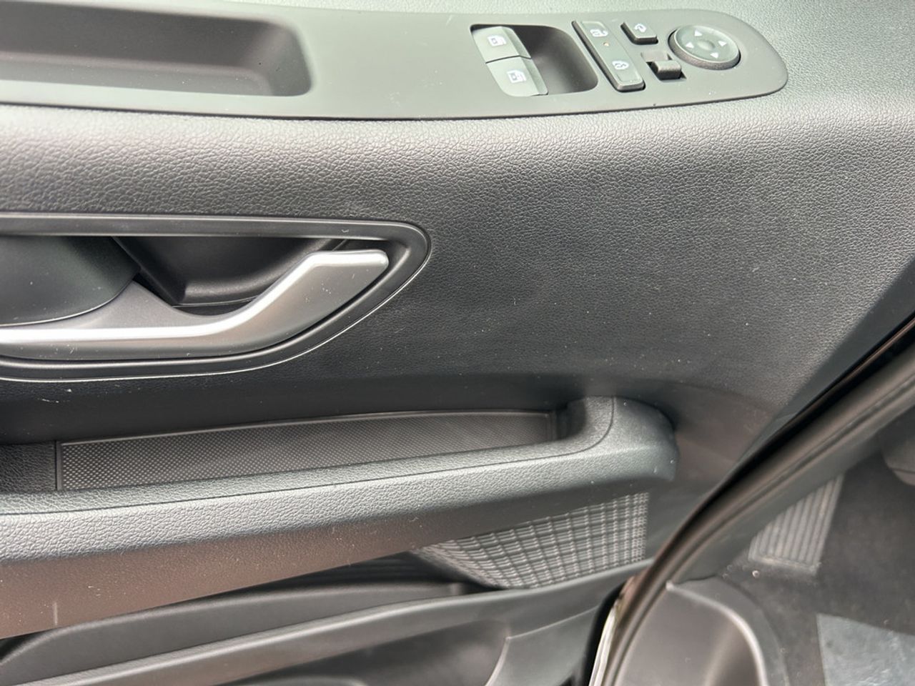 https://csb-strapi-files.fsn1.your-objectstorage.com/inventory-cars/images/41a7dac0c93d0bae21db5cc262942f00c52040a2/13_1280_2629.jpg