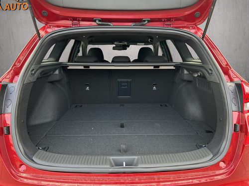 https://csb-strapi-files.fsn1.your-objectstorage.com/inventory-cars/images/43d479ef15984e1318f7da9318f68e53b1a2e29b/18_500_1029.jpg