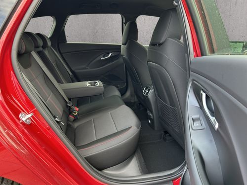 https://csb-strapi-files.fsn1.your-objectstorage.com/inventory-cars/images/43d479ef15984e1318f7da9318f68e53b1a2e29b/19_500_6505.jpg