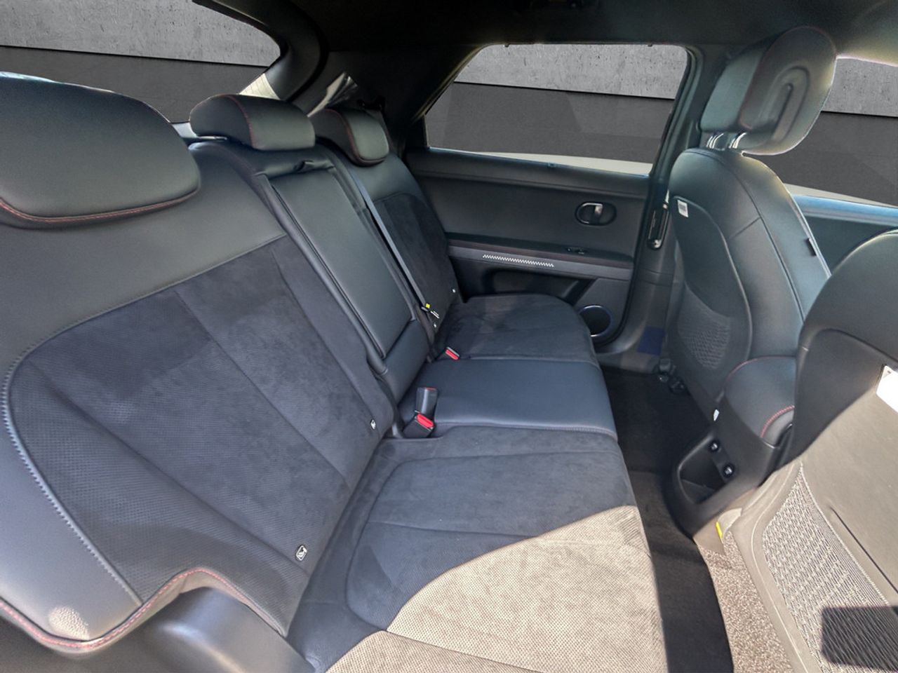 https://csb-strapi-files.fsn1.your-objectstorage.com/inventory-cars/images/444a897b9c8d19f6a4ae1081ca95415d67e92191/19_1280_7261.jpg