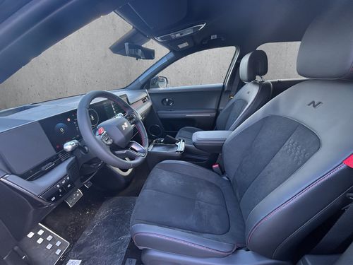 https://csb-strapi-files.fsn1.your-objectstorage.com/inventory-cars/images/444a897b9c8d19f6a4ae1081ca95415d67e92191/9_500_6730.jpg