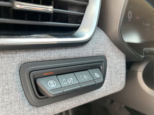 https://csb-strapi-files.fsn1.your-objectstorage.com/inventory-cars/images/46e965b1eaf7b468b7f52100a5b4a940cab46e4c/20_500_6223.jpg
