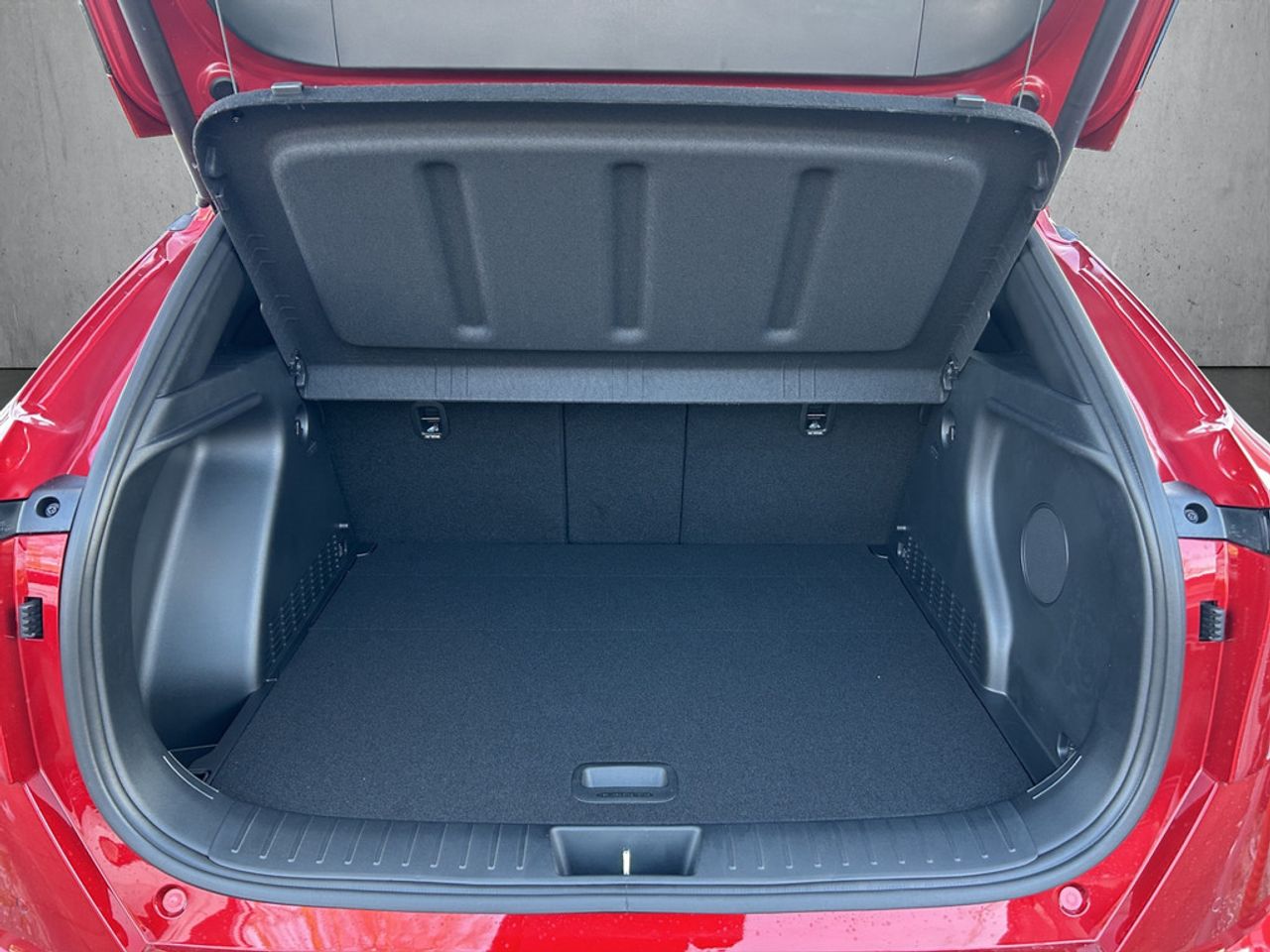 https://csb-strapi-files.fsn1.your-objectstorage.com/inventory-cars/images/46f15054c0ee49cc123792c180c92ff09f23bbde/13_1280_3035.jpg