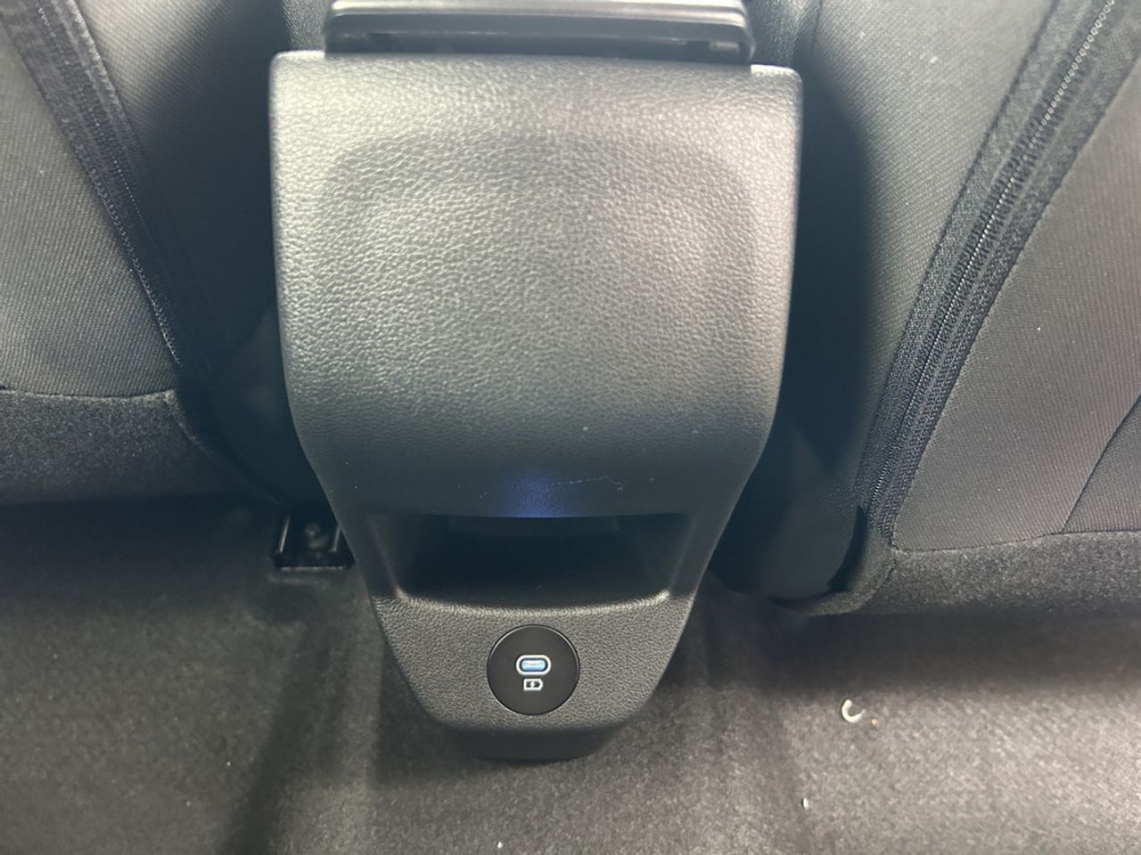 https://csb-strapi-files.fsn1.your-objectstorage.com/inventory-cars/images/4709a12f82716914b085674e4f0fdcbe97199814/21_1280_1603.jpg