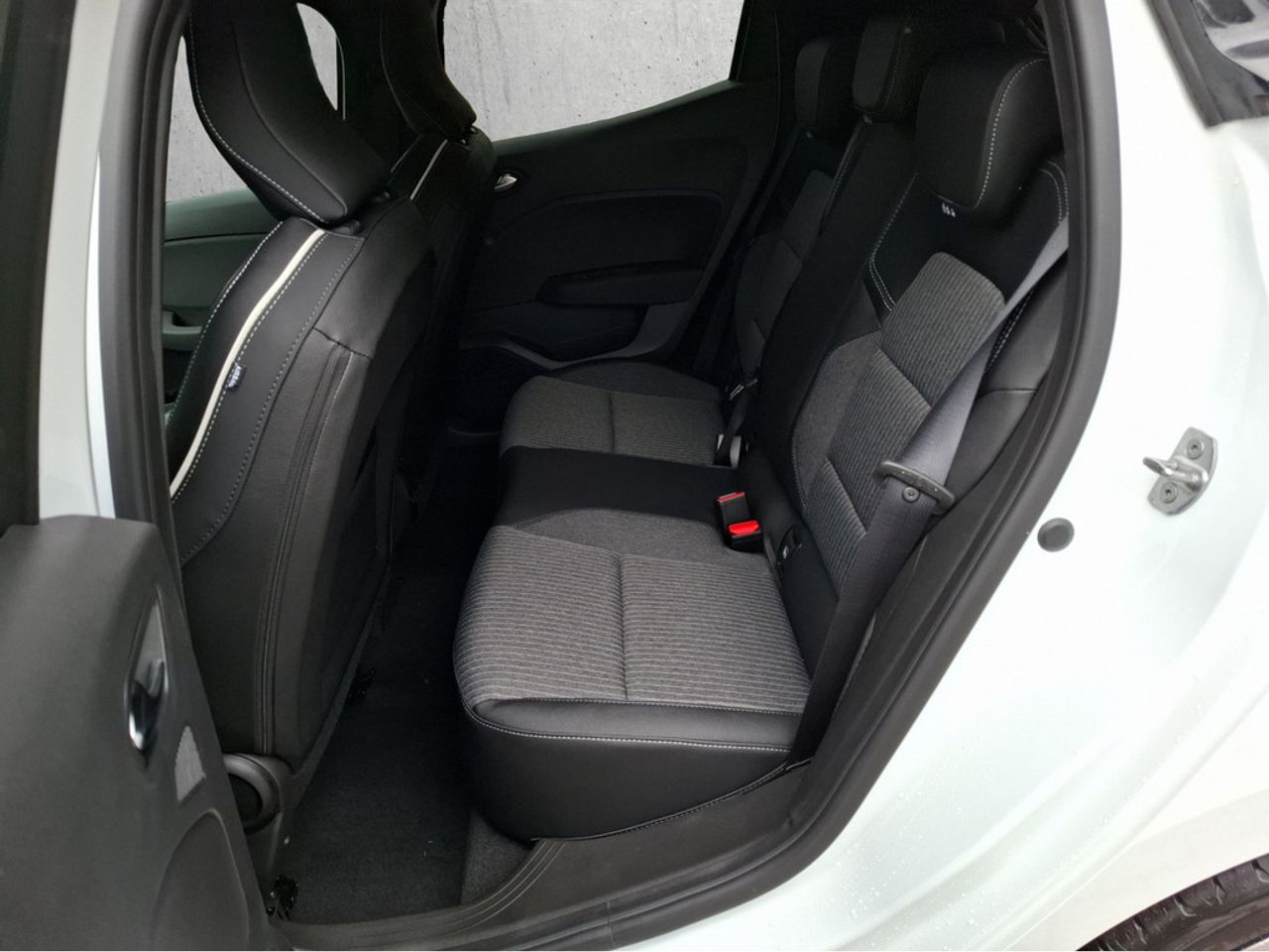 https://csb-strapi-files.fsn1.your-objectstorage.com/inventory-cars/images/4782059d863d3ab9e3e933142a1e2db54ee3f566/14_1280_1081.jpg