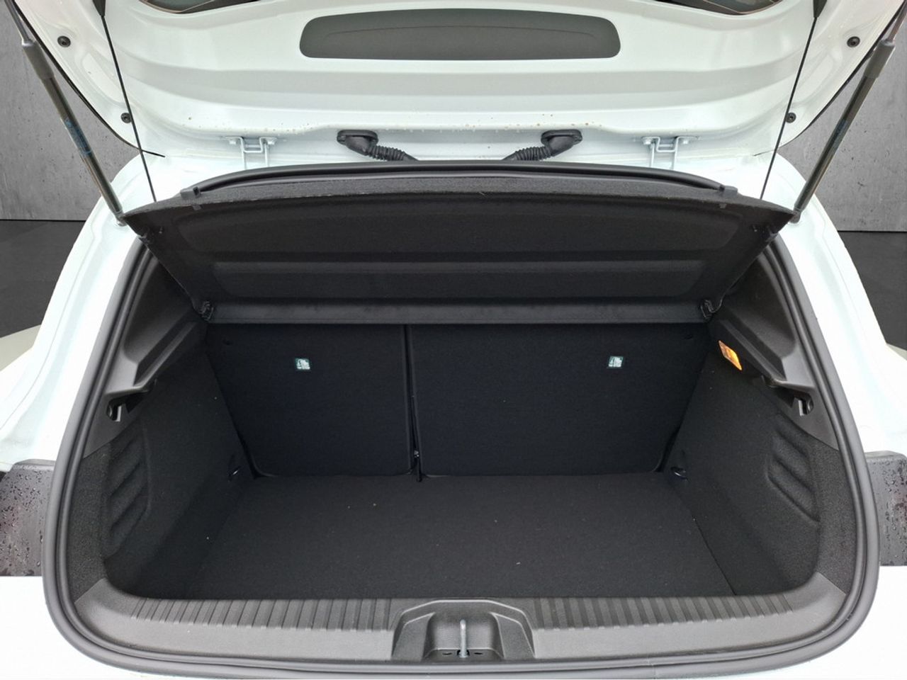 https://csb-strapi-files.fsn1.your-objectstorage.com/inventory-cars/images/4782059d863d3ab9e3e933142a1e2db54ee3f566/17_1280_4300.jpg