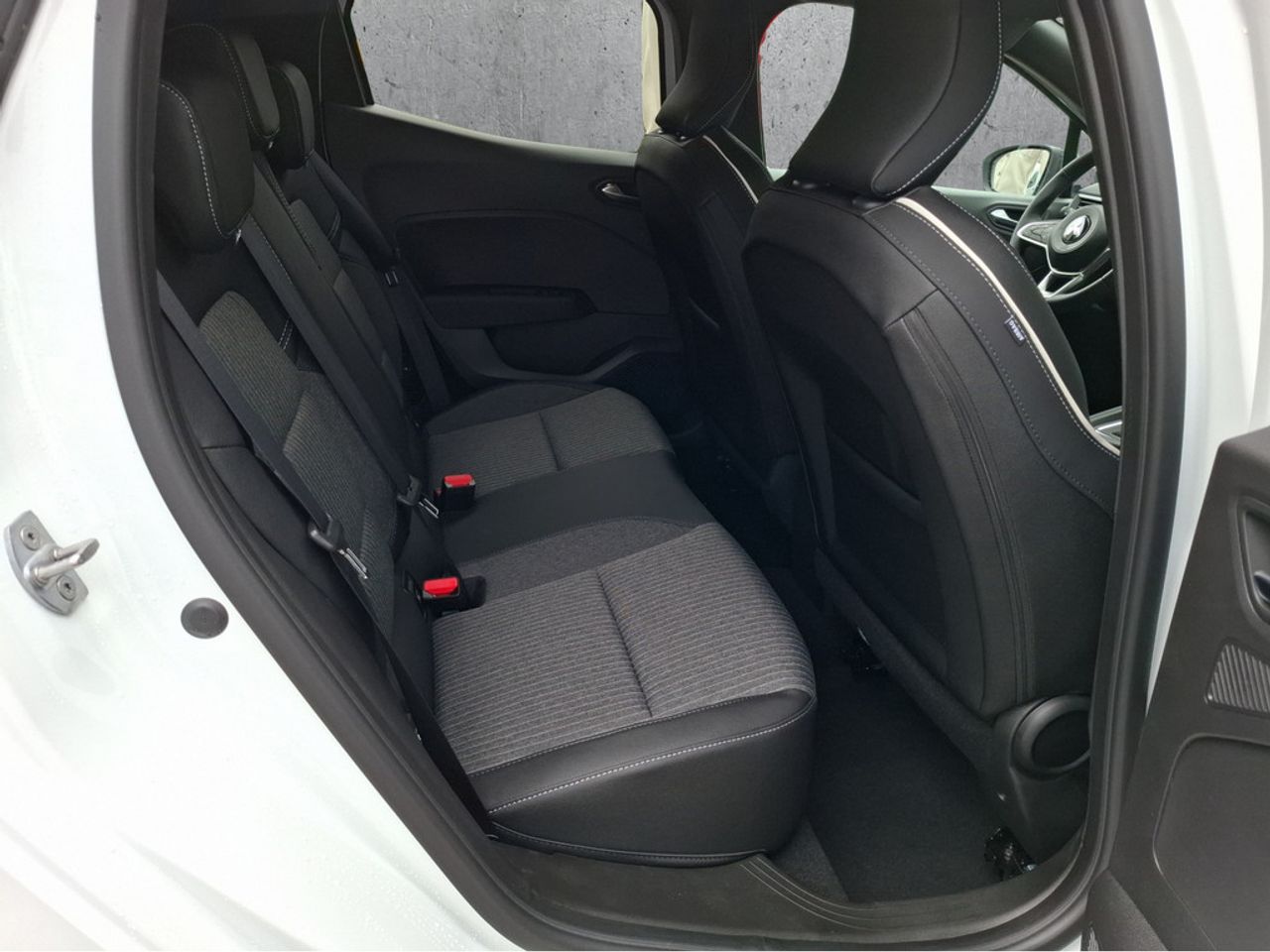 https://csb-strapi-files.fsn1.your-objectstorage.com/inventory-cars/images/4782059d863d3ab9e3e933142a1e2db54ee3f566/18_1280_8297.jpg
