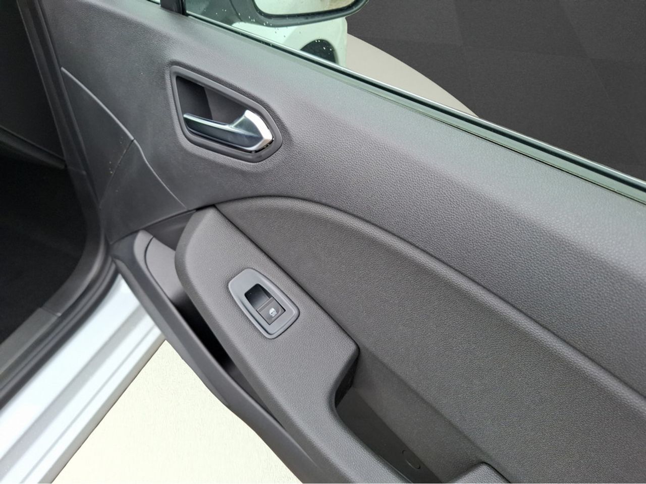 https://csb-strapi-files.fsn1.your-objectstorage.com/inventory-cars/images/4782059d863d3ab9e3e933142a1e2db54ee3f566/20_1280_1036.jpg