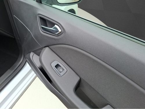 https://csb-strapi-files.fsn1.your-objectstorage.com/inventory-cars/images/4782059d863d3ab9e3e933142a1e2db54ee3f566/20_500_6639.jpg