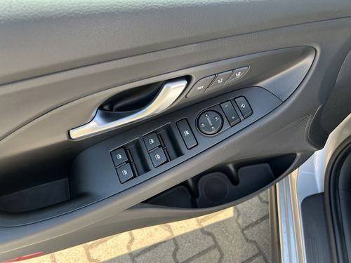 https://csb-strapi-files.fsn1.your-objectstorage.com/inventory-cars/images/490640697e30e2ecb80fc1efd1dff7fb4bf01209/13_500_2291.jpg