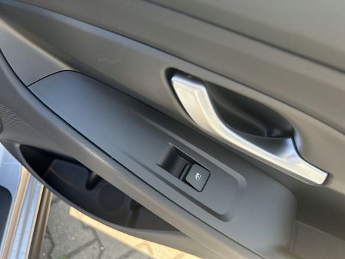https://csb-strapi-files.fsn1.your-objectstorage.com/inventory-cars/images/490640697e30e2ecb80fc1efd1dff7fb4bf01209/18_500_1232.jpg
