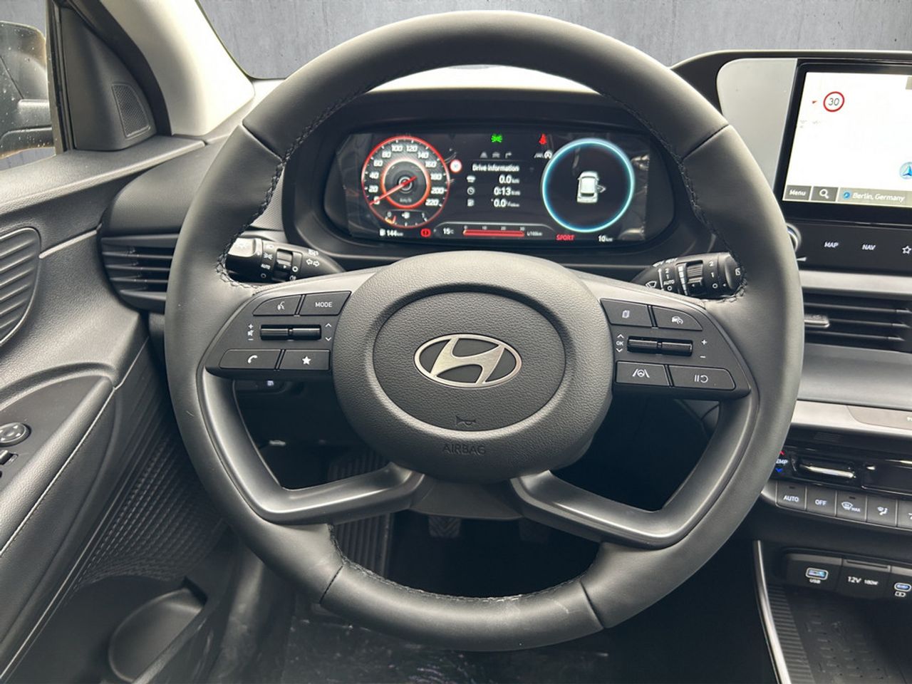 https://csb-strapi-files.fsn1.your-objectstorage.com/inventory-cars/images/4a31a6ca3b618f54c2e59bdc80181a83dd100719/17_1280_6879.jpg